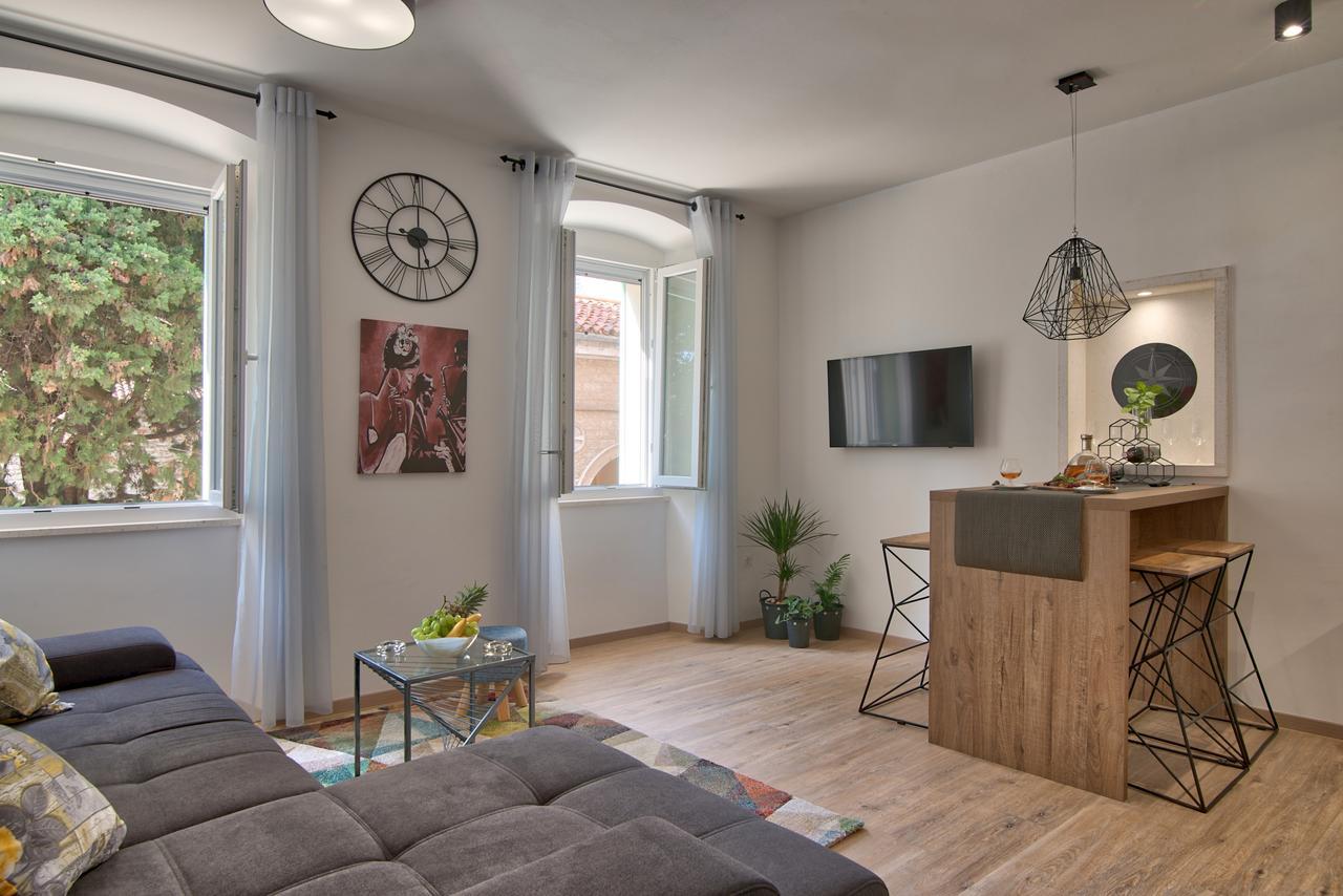 Candler's Old Town Apartment *